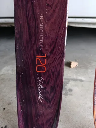 Esquís Atomic con fijaciones atòmic shift.