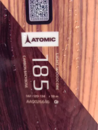 Esquís Atomic con fijaciones atòmic shift.