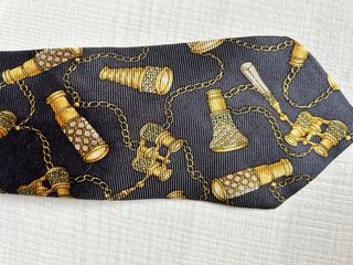 Cravatta vintage nera con dettagli oro