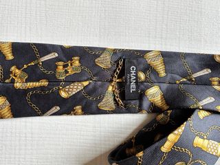 Cravatta vintage nera con dettagli oro