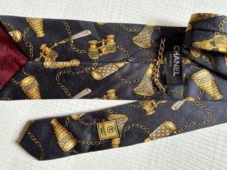 Cravatta vintage nera con dettagli oro