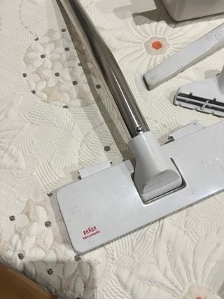 Aspiradora Braun Vertical con Cable