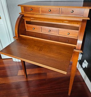 Escritorio madera persiana