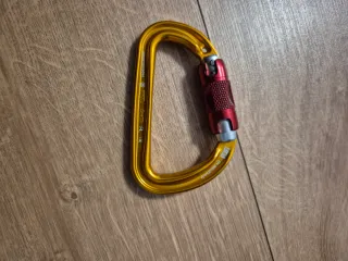 Material de escalada: Cuerda, arnés y más