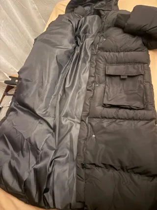 Abrigo largo negro acolchado