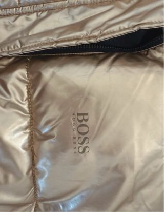 Chaqueta Hugo Boss acolchada dorada