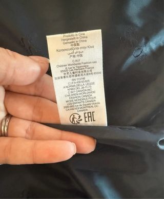 Chaqueta Hugo Boss acolchada dorada