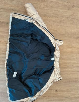 Chaqueta Hugo Boss acolchada dorada