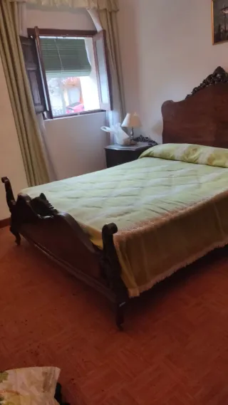 Mueble vitrina madera y cristal