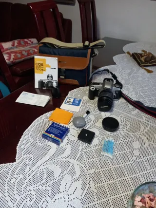 Canon EOS 500N Cámara Analógica + Accesorios