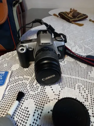 Canon EOS 500N Cámara Analógica + Accesorios