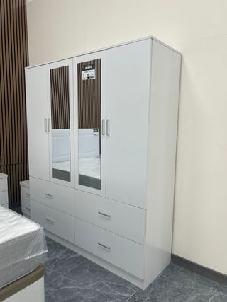 Armario 4 puertas blanco NUEVO con espejo
