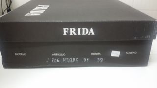 Botas altas charol efecto cocodrilo talla 39