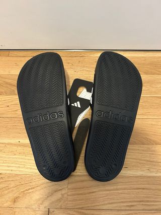 Chanclas Adidas Negras y Blancas Nuevas