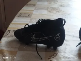 Botas de fútbol Nike negras talla 33