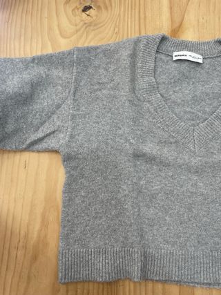Jersey Bershka gris cuello V