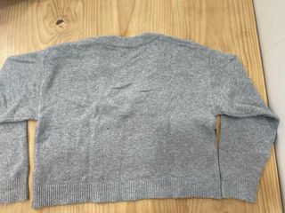 Jersey Bershka gris cuello V