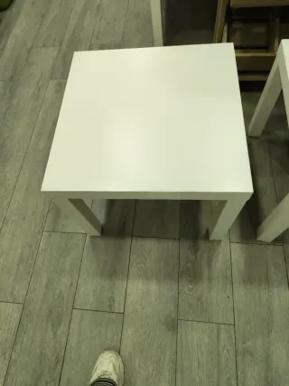 8 Mesas auxiliares blancas Ikea. El precio es una