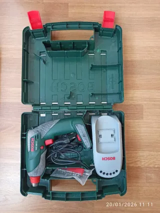 2 taladros y 1 destornillador a batería