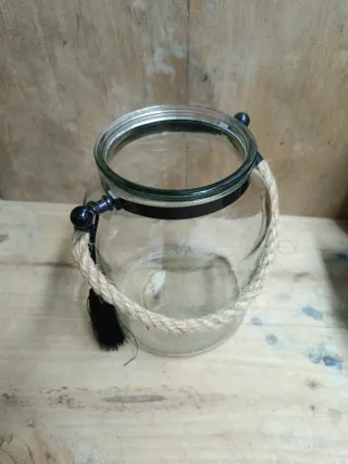 Jarrón de cristal con cuerda y borla