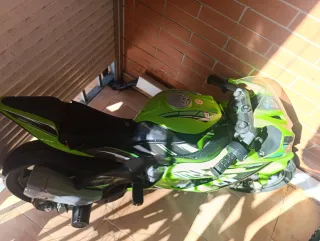 Moto eléctrica infantil verde