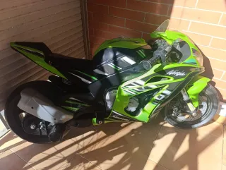 Moto eléctrica infantil verde