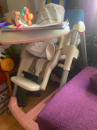 Trona infantil rosa y blanca