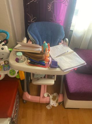 Trona infantil rosa y blanca