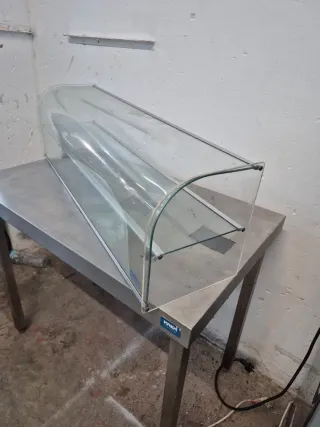 Expositor de cristal curvo