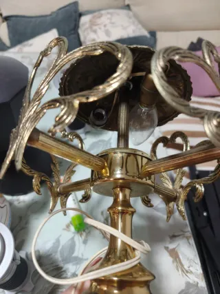 Lámparas de mesa doradas antiguas