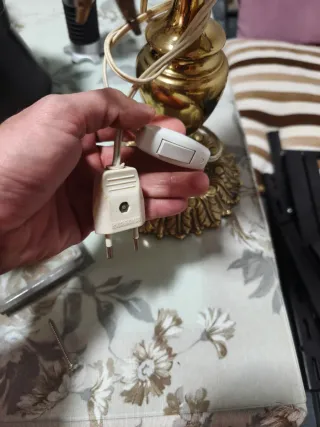 Lámparas de mesa doradas antiguas