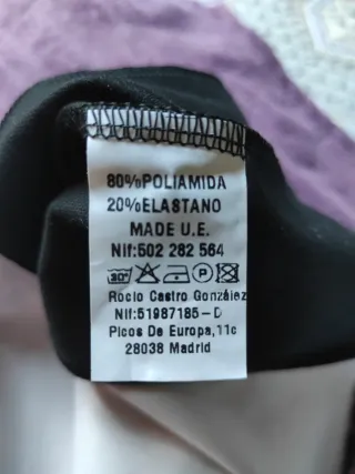 Falda negra con estampado morado con bolsillos