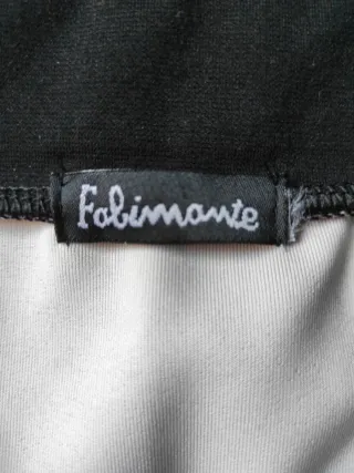 Falda negra con estampado morado con bolsillos