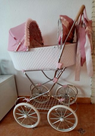 Cochecito de juguete para niña