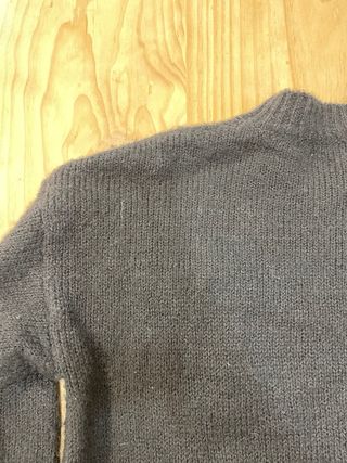 Jersey negro cuello alto