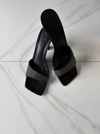 Zuecos Mango Negros con Brillantes