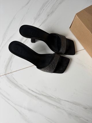 Zuecos Mango Negros con Brillantes