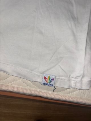 Camiseta Adidas LGTBI Talla L