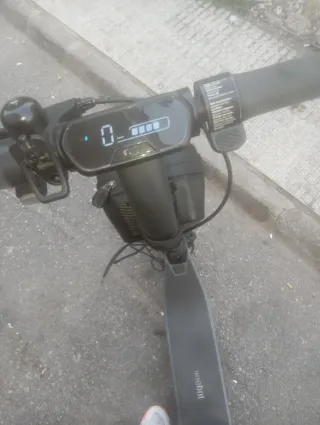 Patinete Eléctrico + Casco y Cargador