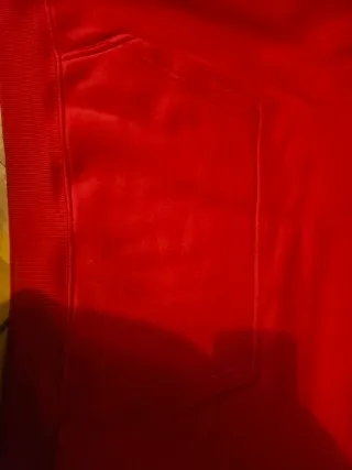 Sudadera con capucha roja, lisa