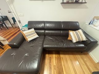Sofá de cuero negro 3 plazas con cabecero italiano
