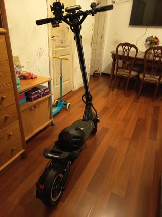 Patinete casi nuevo + Casco