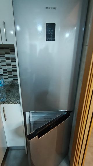 Frigorífico Samsung plateado
