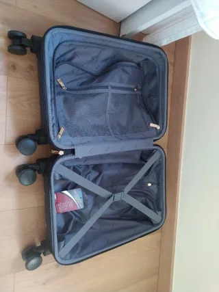 Maleta Guess Negra Rígida con Ruedas