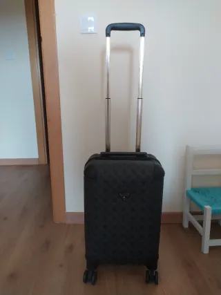 Maleta Guess Negra Rígida con Ruedas