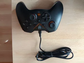 Mando Krom Gaming Negro en perfecto estado.