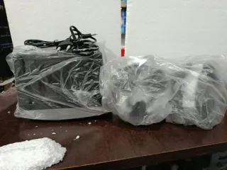 Altavoces negros y plateados