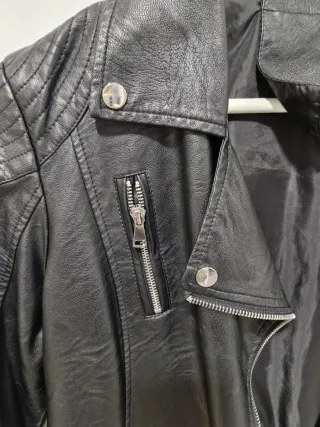 Cazadora estilo motero polipiel Talla M/L