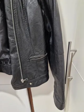 Cazadora estilo motero polipiel Talla M/L