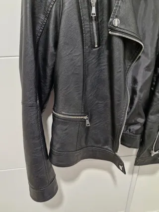 Cazadora estilo motero polipiel Talla M/L